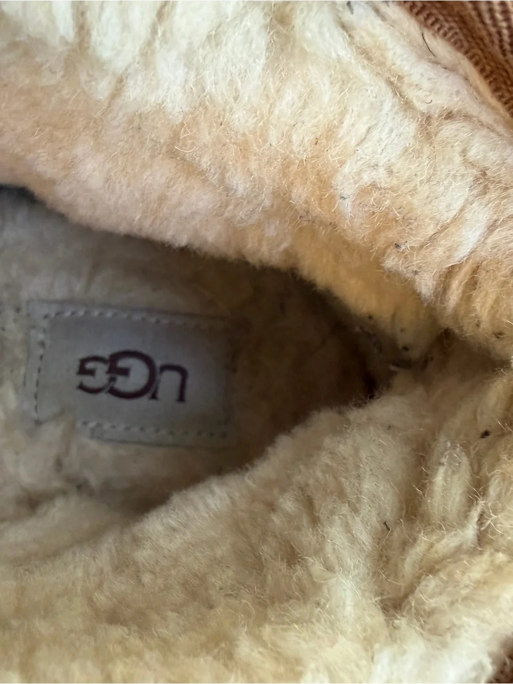 UGG neumel embossed